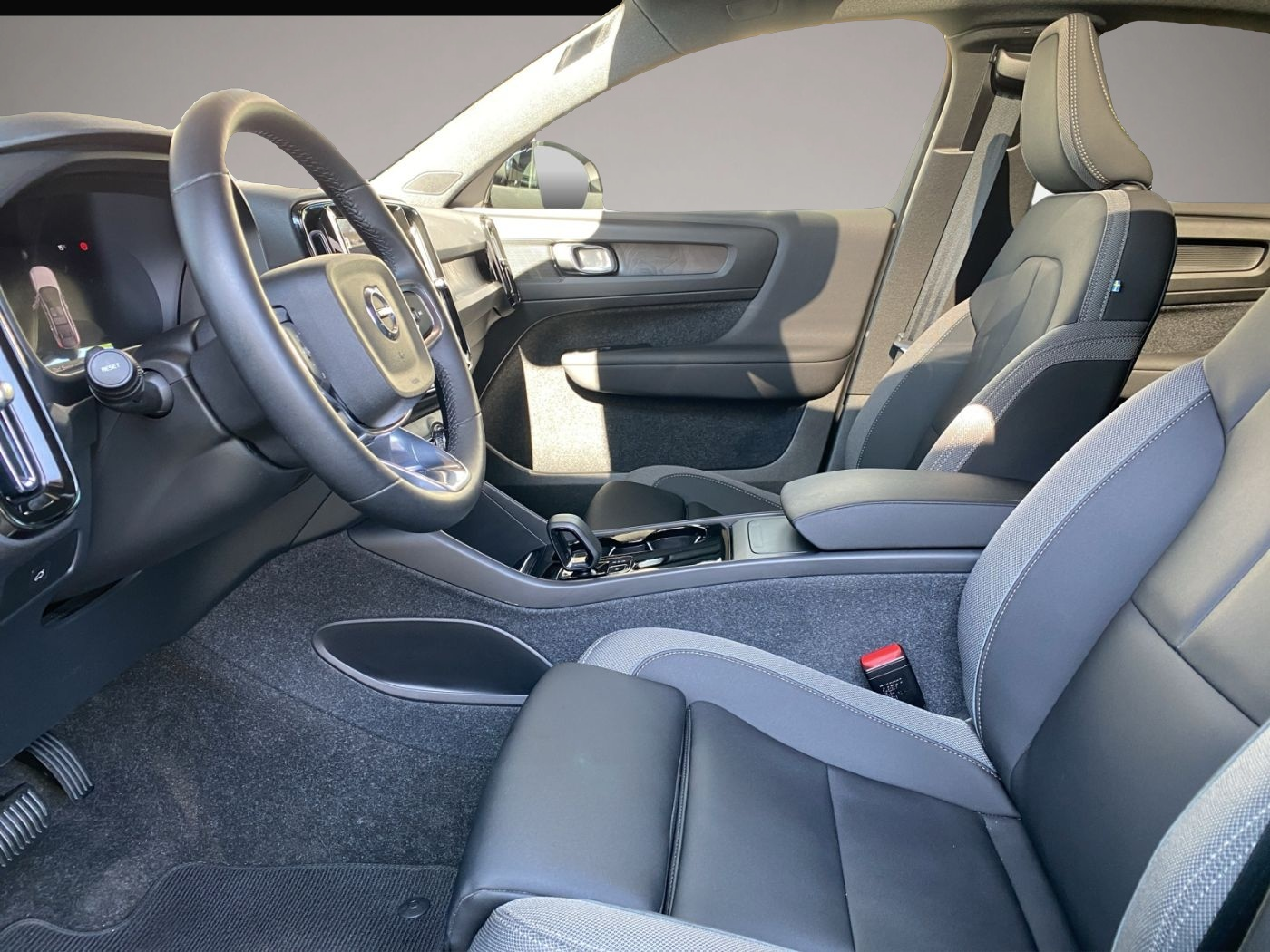 Volvo C40 (03/2023, ELECTRIC)