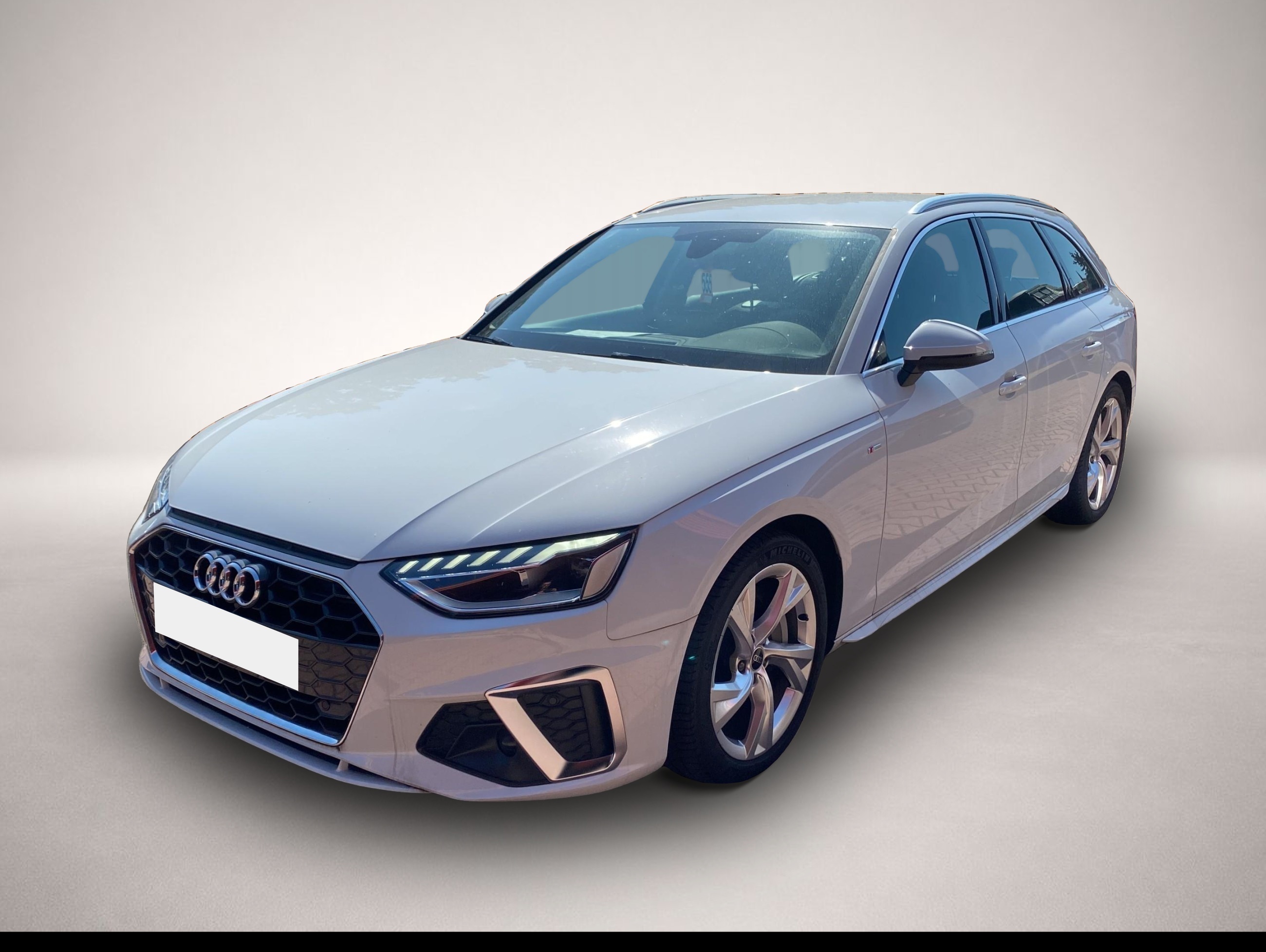 Audi A4 (03/2024, Benzin)