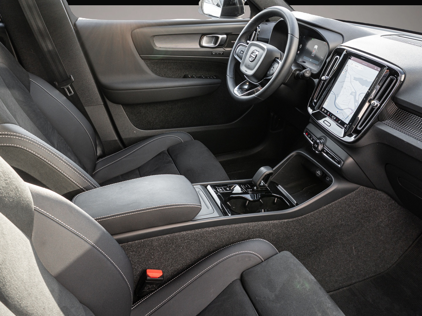 Volvo XC40 (12/2023, Benzin)