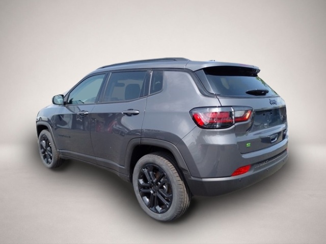 Jeep Compass (04/2023, Benzin)