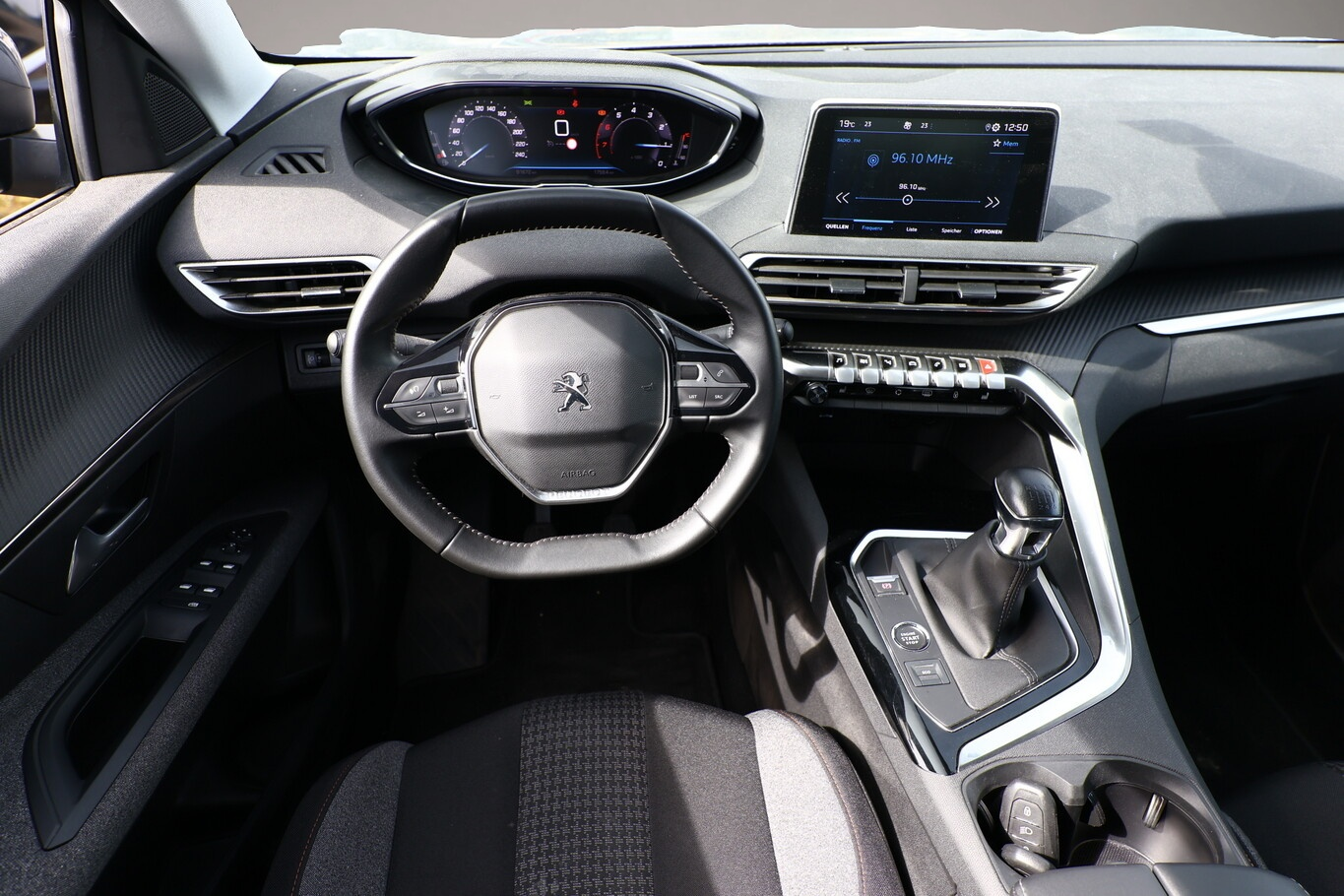Peugeot 3008 (02/2021, Benzin)