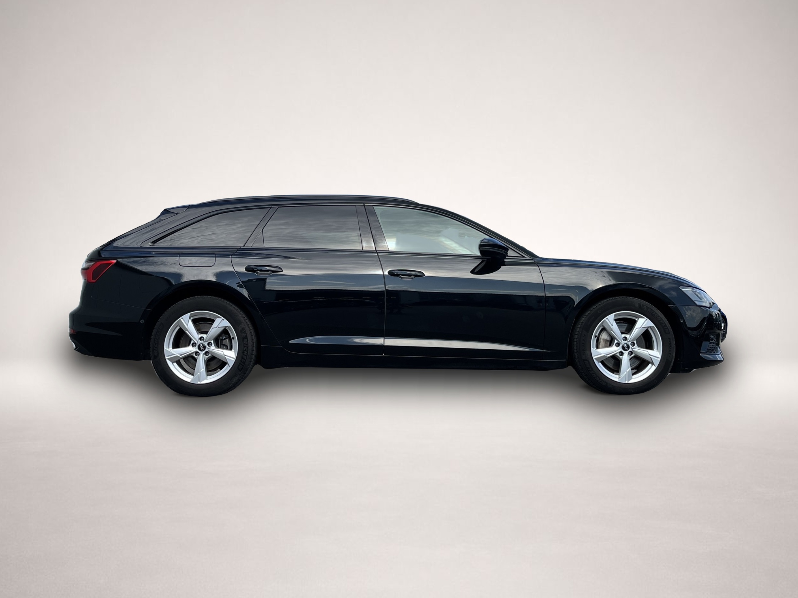 Audi A6 (11/2022, Benzin)