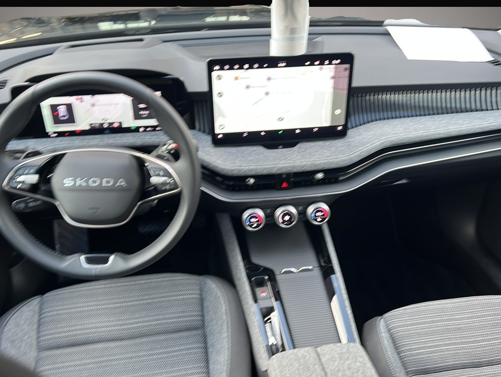 Skoda Superb (09/2025, Benzin)