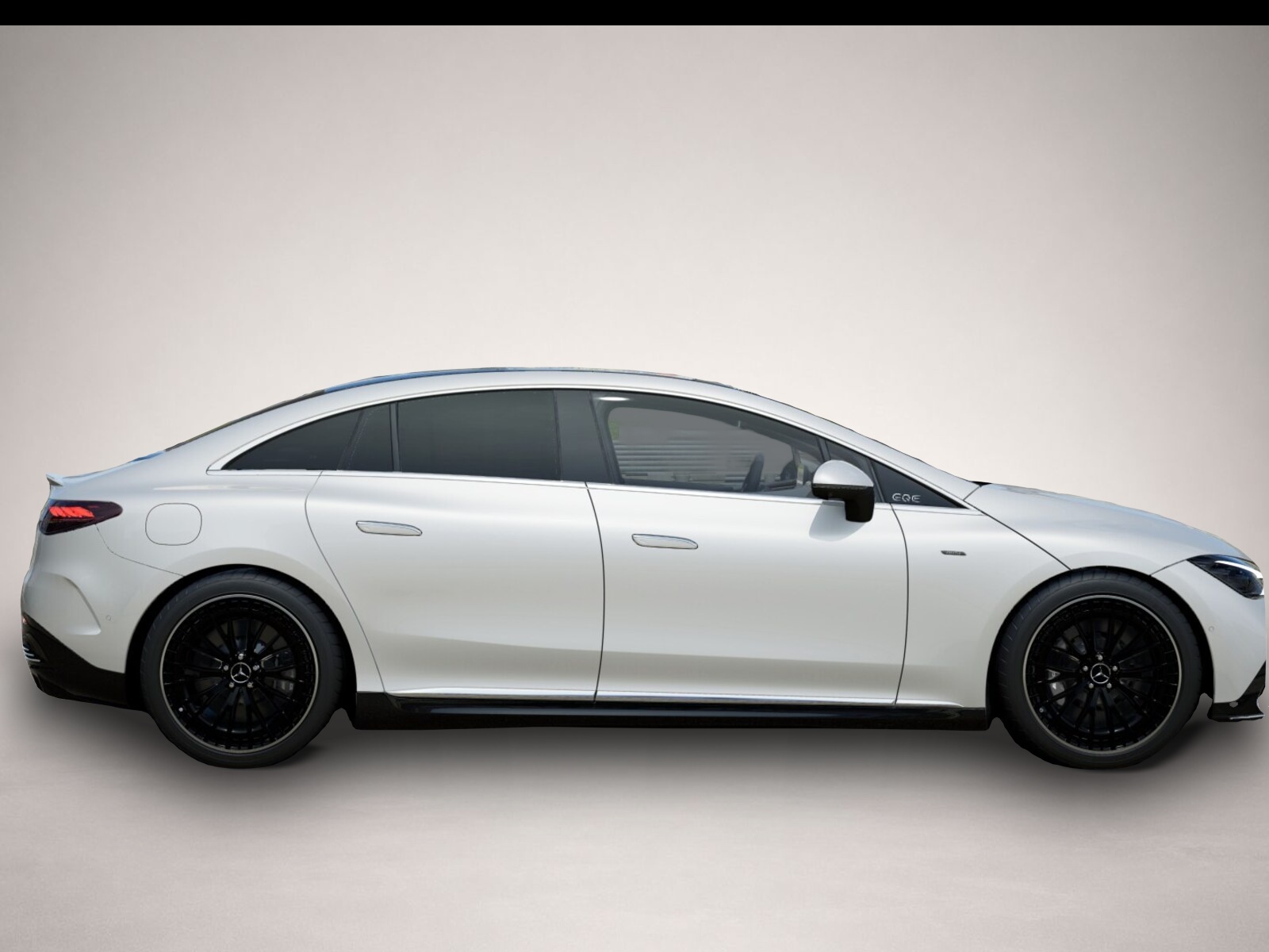 Mercedes-Benz EQE (08/2022, ELECTRIC)