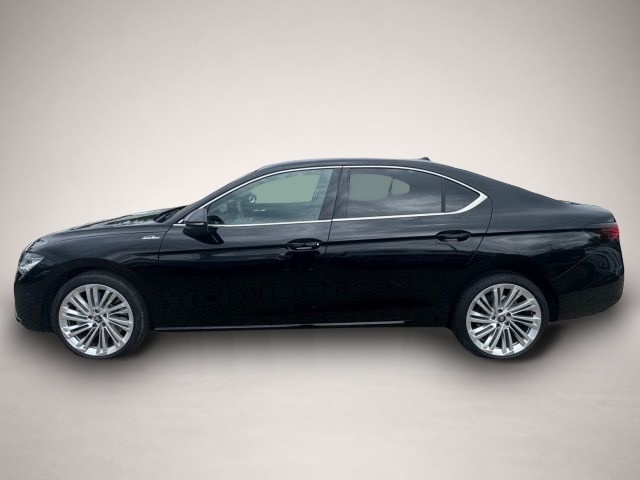 Skoda Superb (10/2025, Benzin)