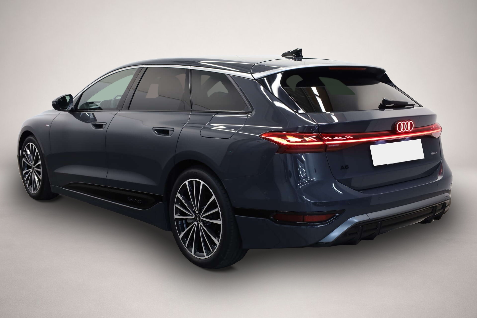 Audi e-tron (10/2025, ELECTRIC)