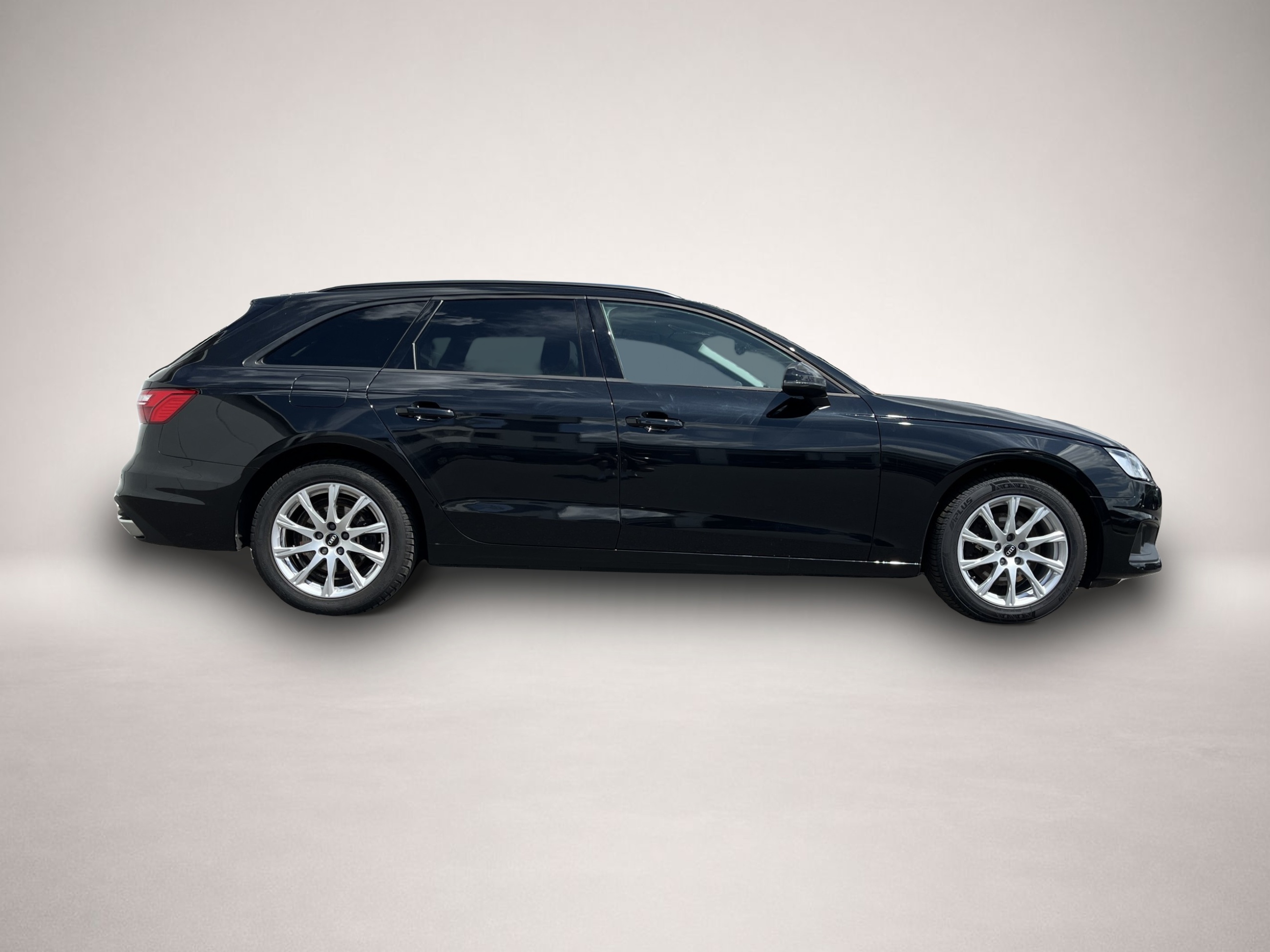 Audi A4 (09/2022, Benzin)