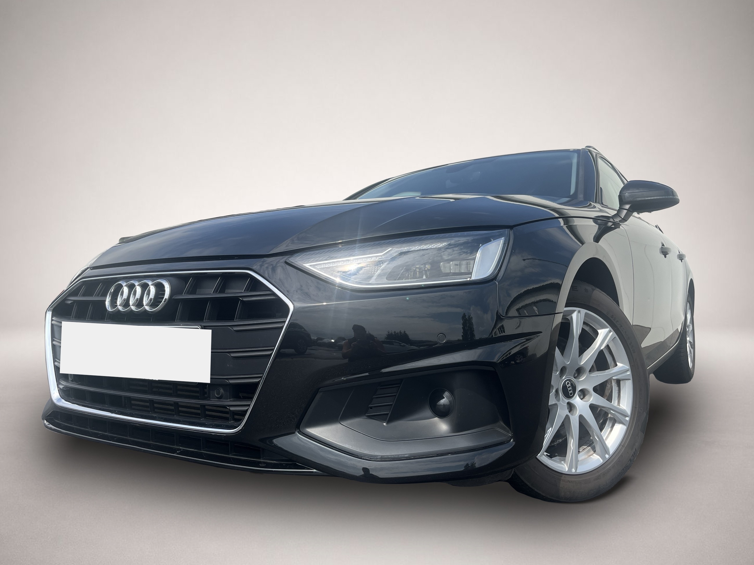 Audi A4 (07/2022, Benzin)