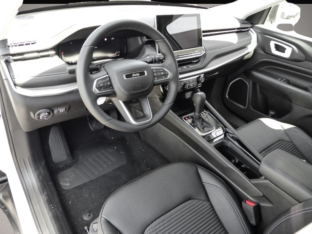 Jeep Compass (06/2023, Benzin)