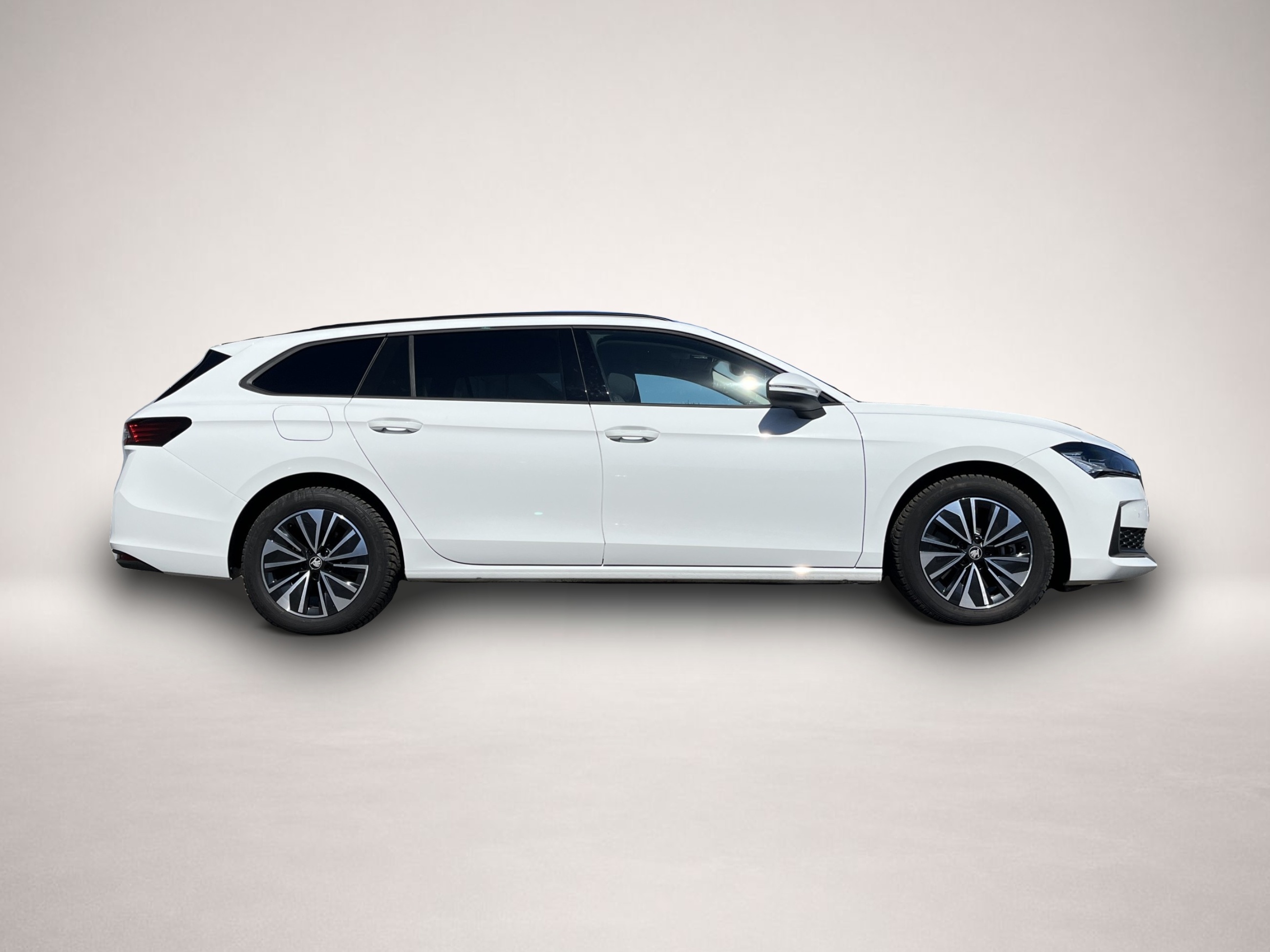 Skoda Superb (09/2025, Benzin)