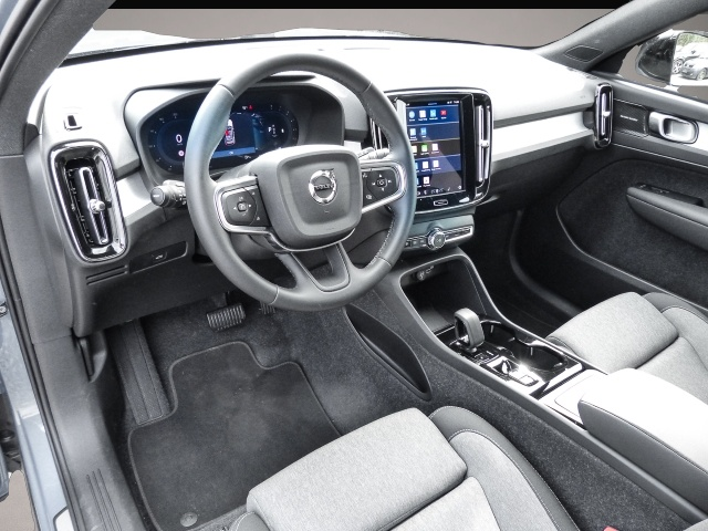 Volvo XC40 (06/2025, Benzin)