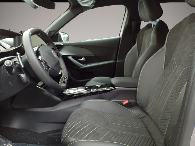 Peugeot 2008 (12/2025, Benzin)