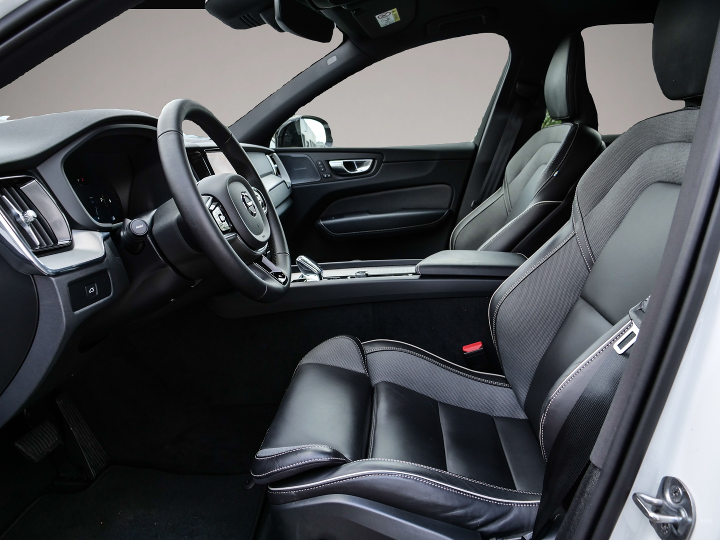 Volvo XC60 (11/2023, Benzin)