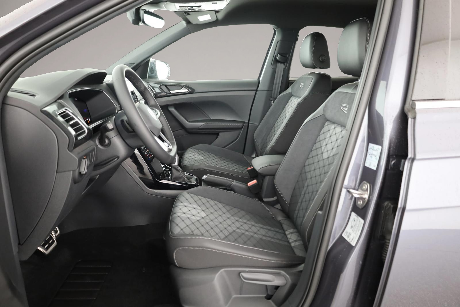 Volkswagen T-Cross (04/2026, Benzin)
