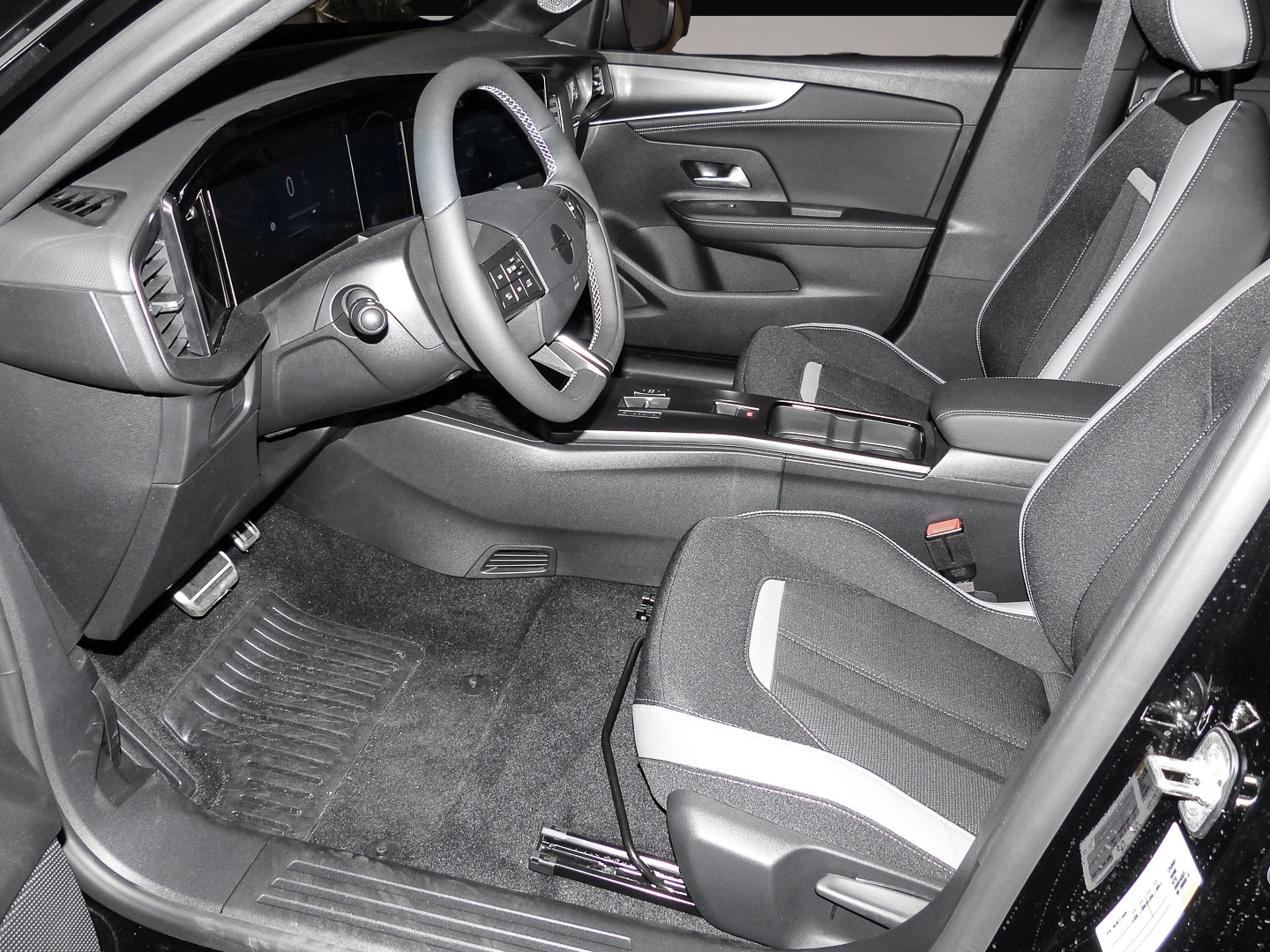 Opel Mokka-e (04/2025, ELECTRIC)