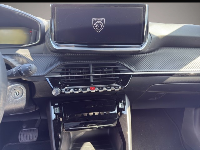 Peugeot 2008 (11/2023, Benzin)