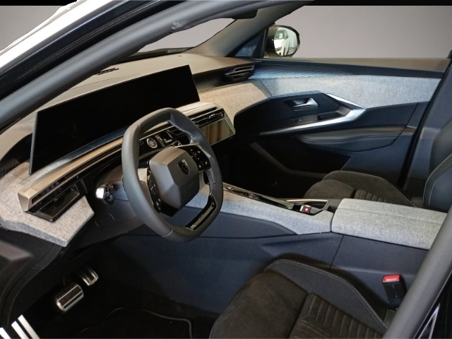 Peugeot 5008 (10/2025, Benzin)