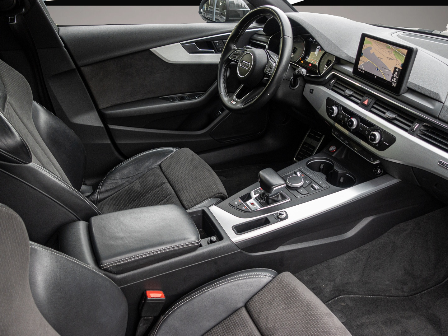 Audi quattro (03/2017, Benzin)