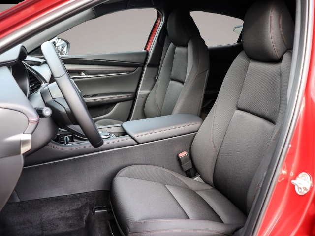 Mazda 3 (05/2026, Benzin)