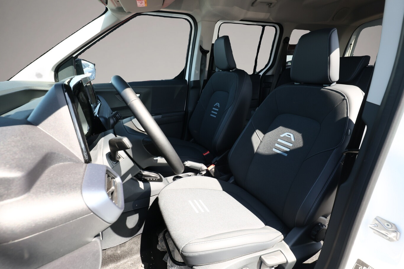 Ford Tourneo Courier (04/2026, Benzin)