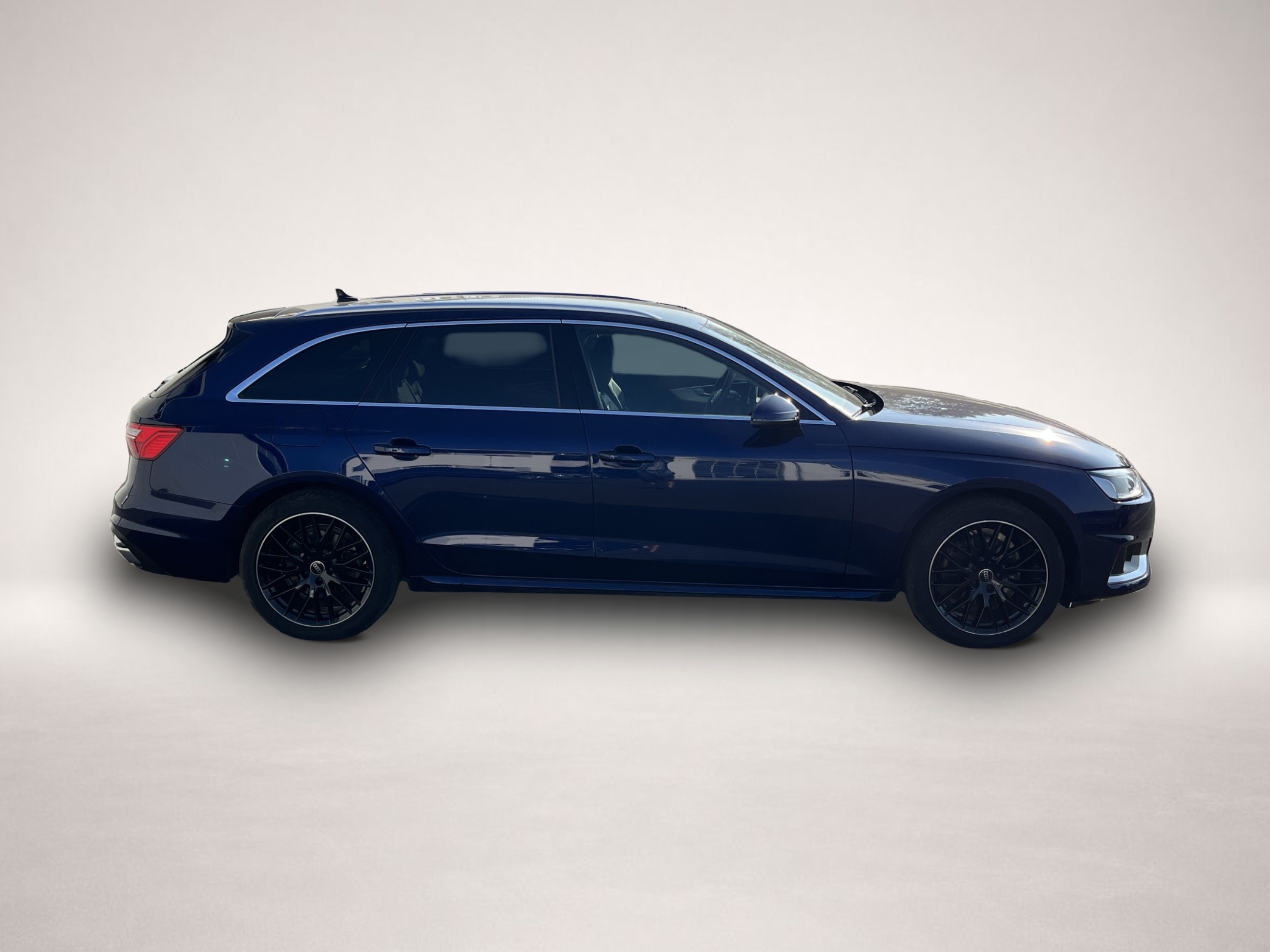 Audi A4 (03/2023, Benzin)