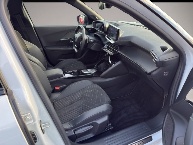 Peugeot 2008 (12/2025, Benzin)