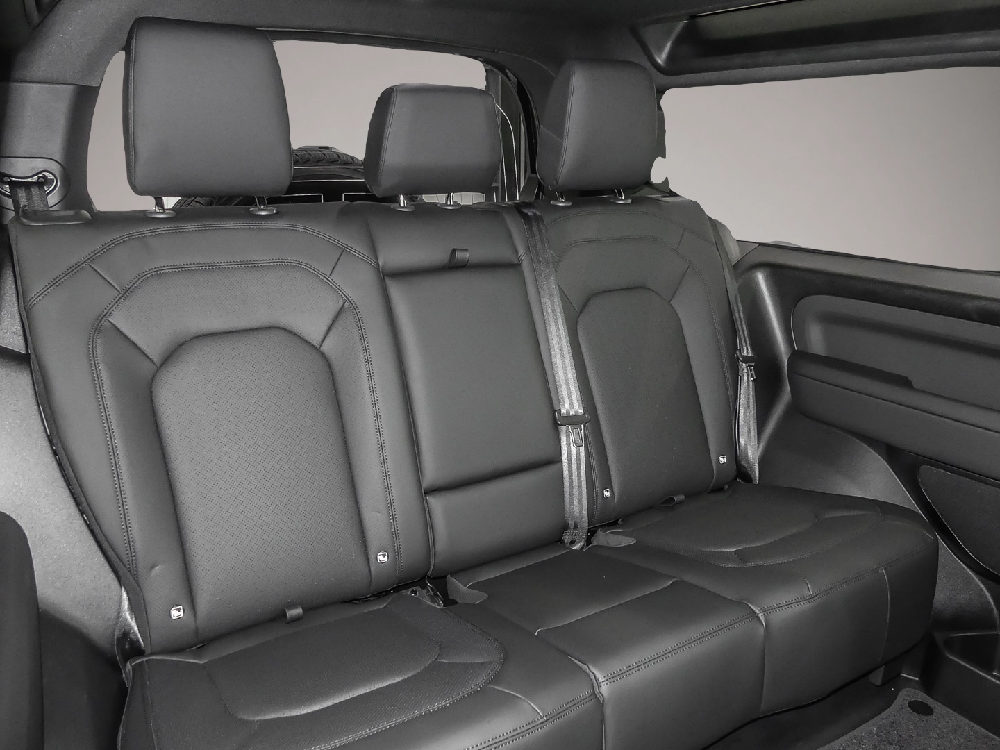 Land-Rover Defender (03/2026, Diesel)