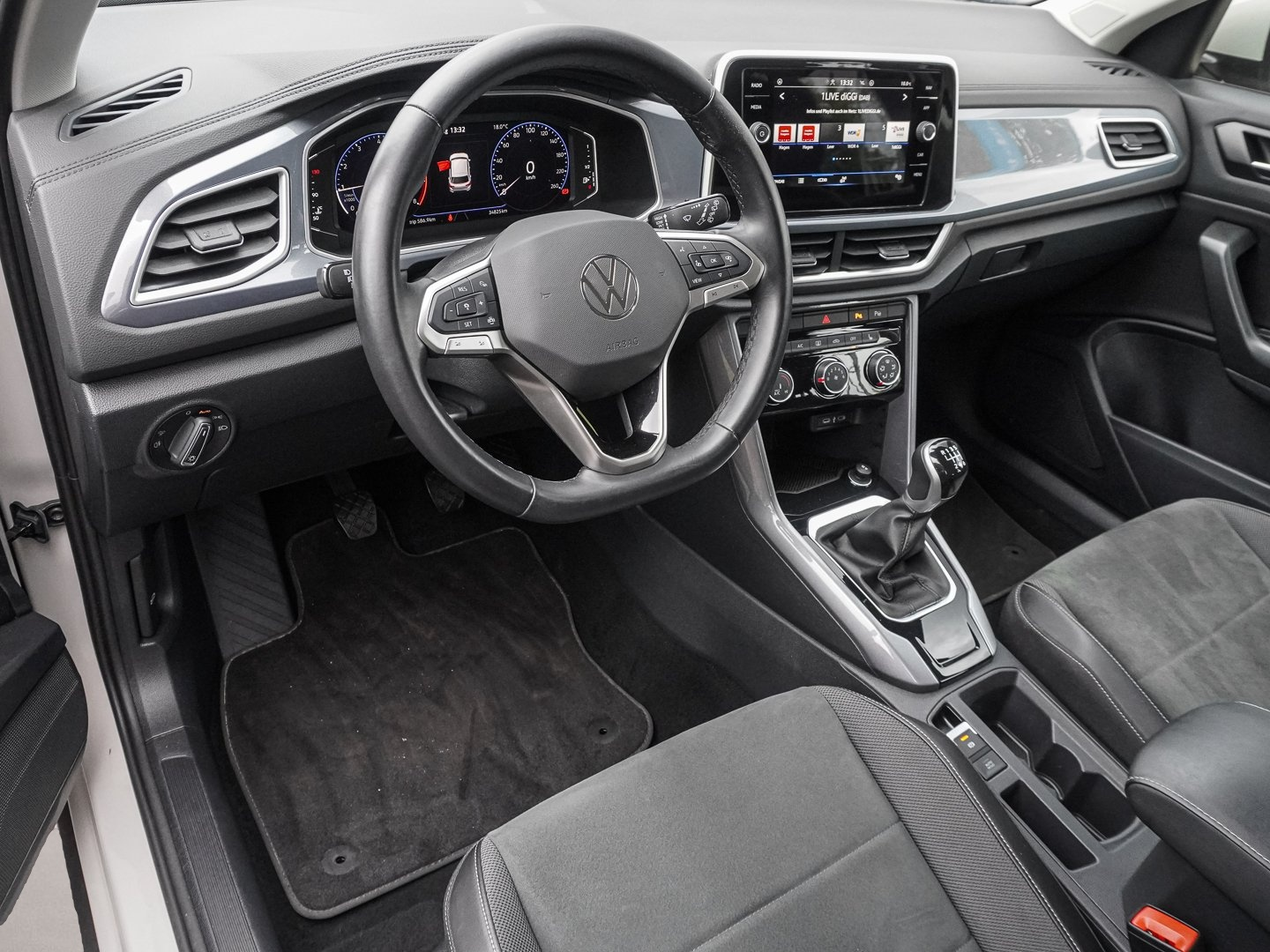 Volkswagen T-Roc (05/2024, Benzin)