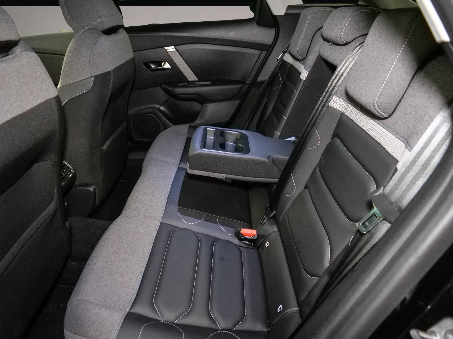 Citroen C4 (11/2023, Benzin)