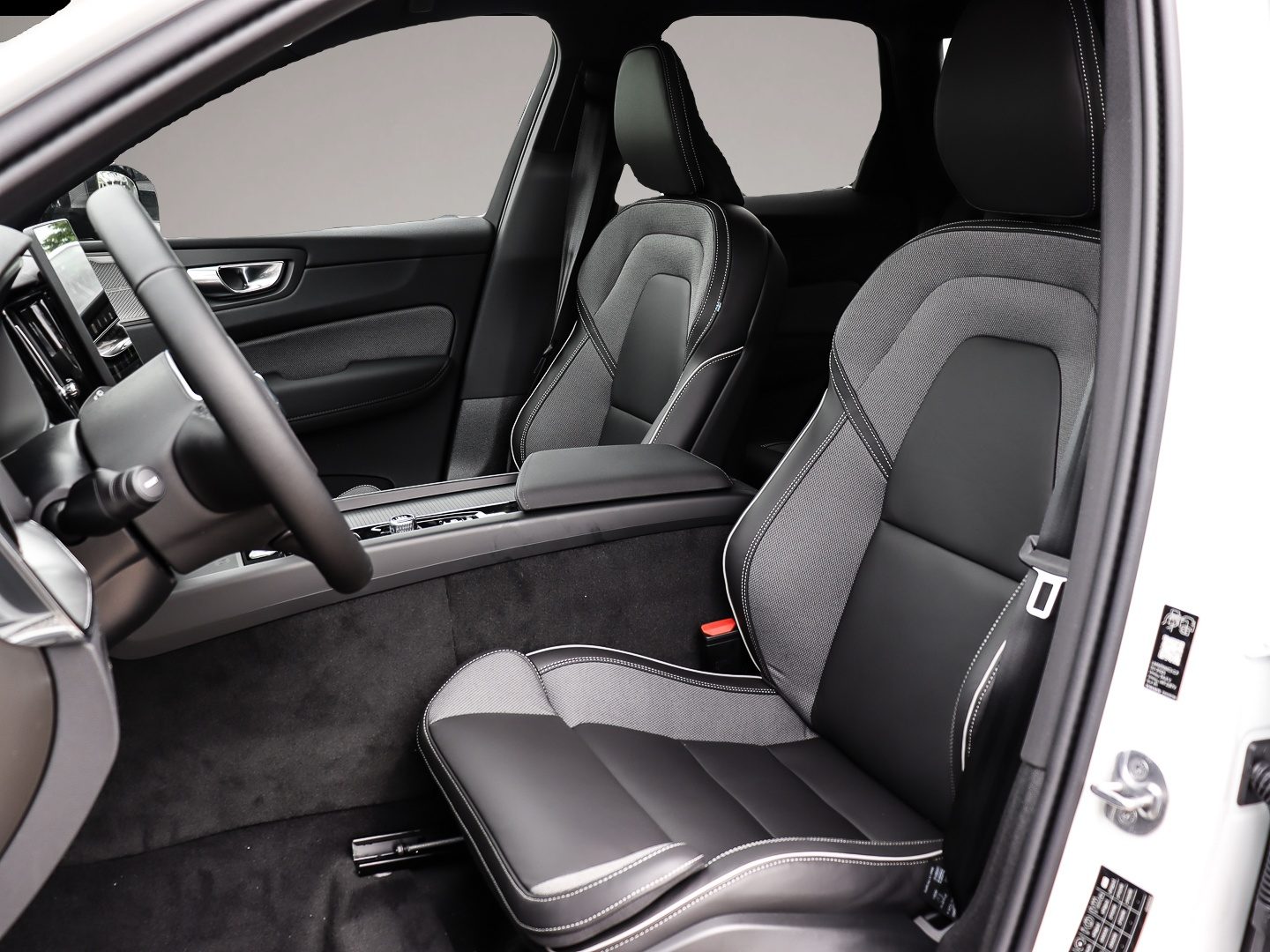 Volvo XC60 (07/2025, Benzin)