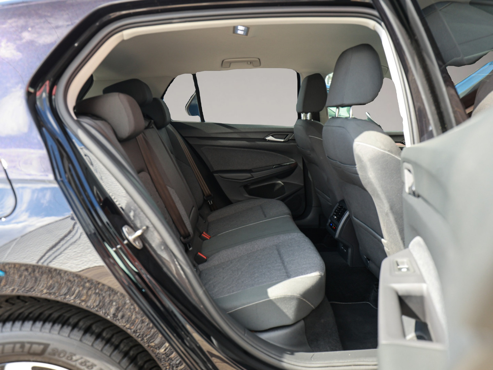 Volkswagen Golf (06/2023, Benzin)