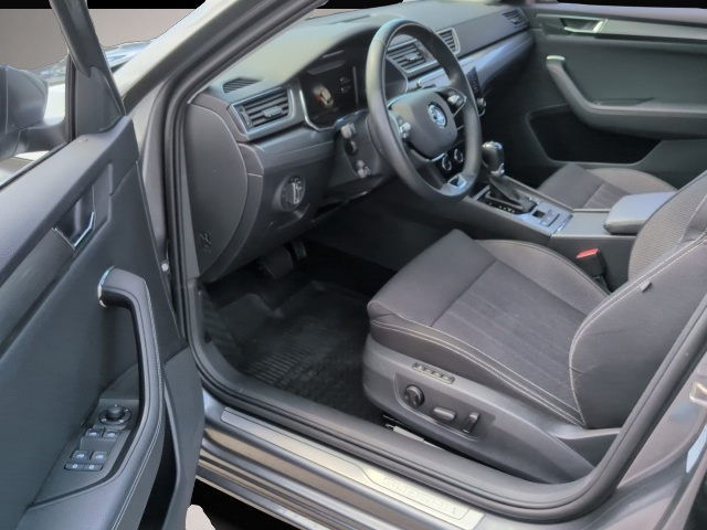 Skoda Superb (01/2023, Benzin)