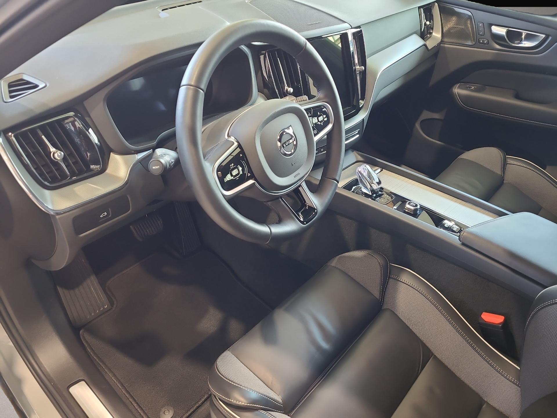 Volvo XC60 (01/2025, Benzin)