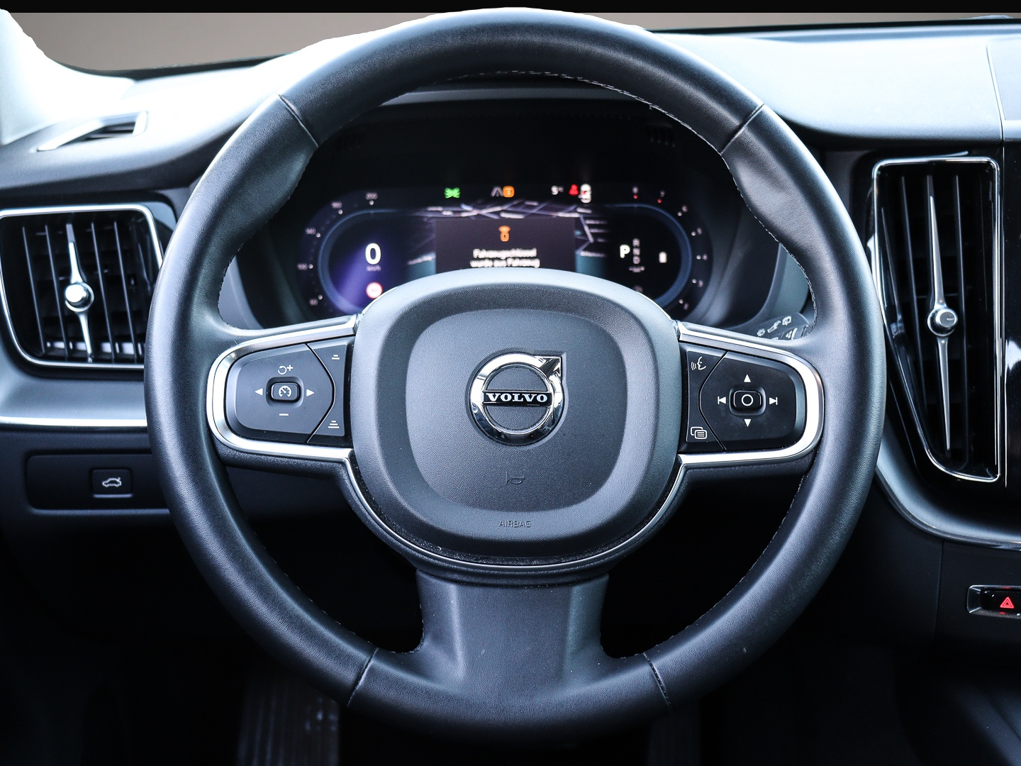 Volvo XC60 (12/2023, Benzin)
