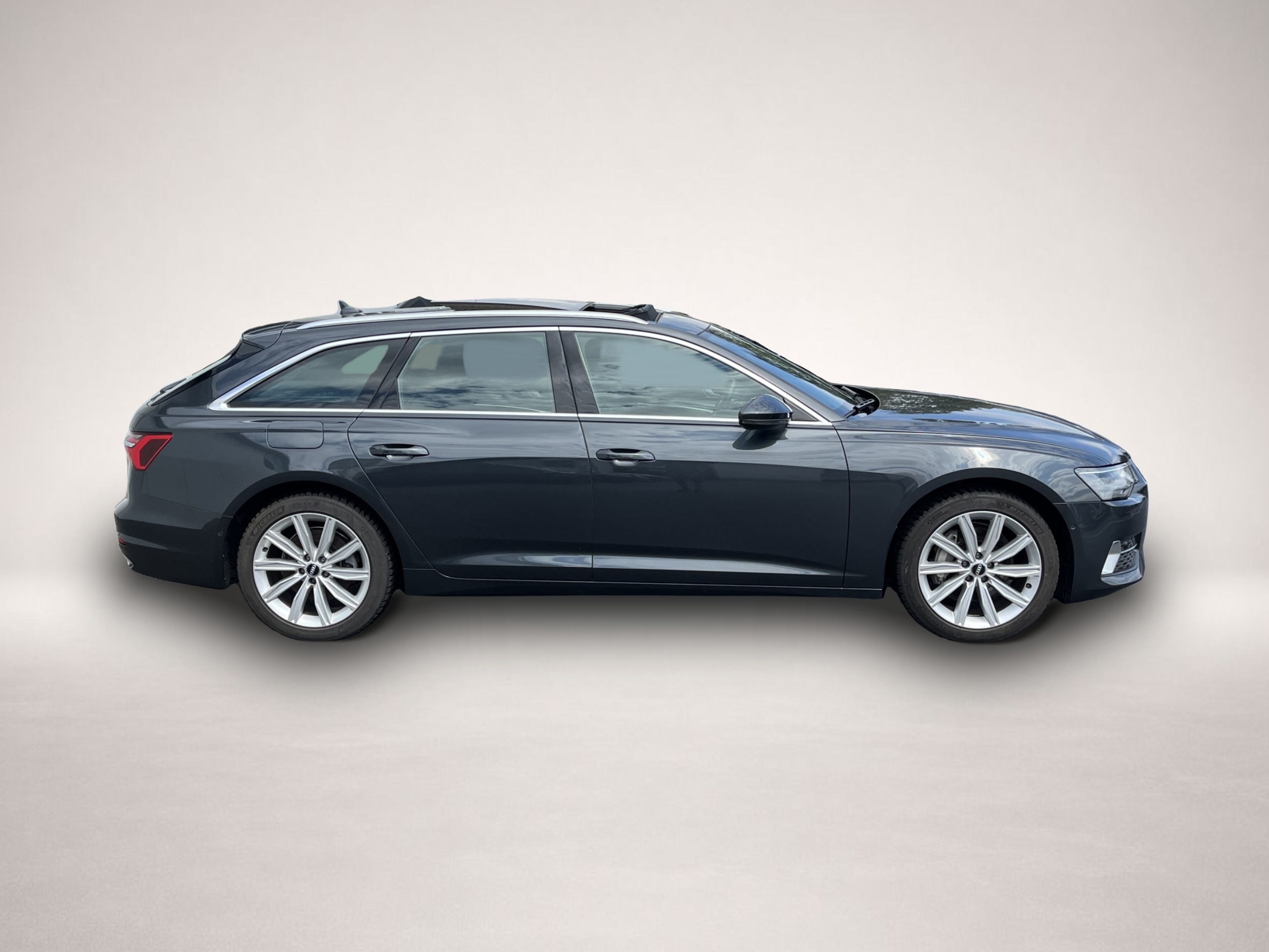 Audi A6 (07/2022, Benzin)