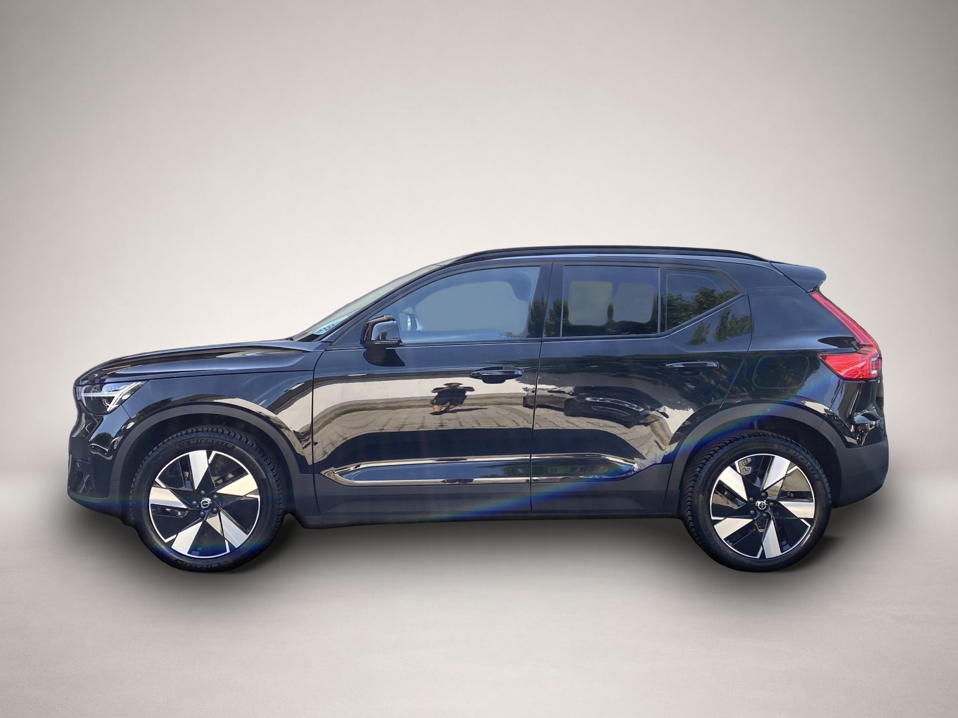 Volvo XC40 (11/2023, ELECTRIC)