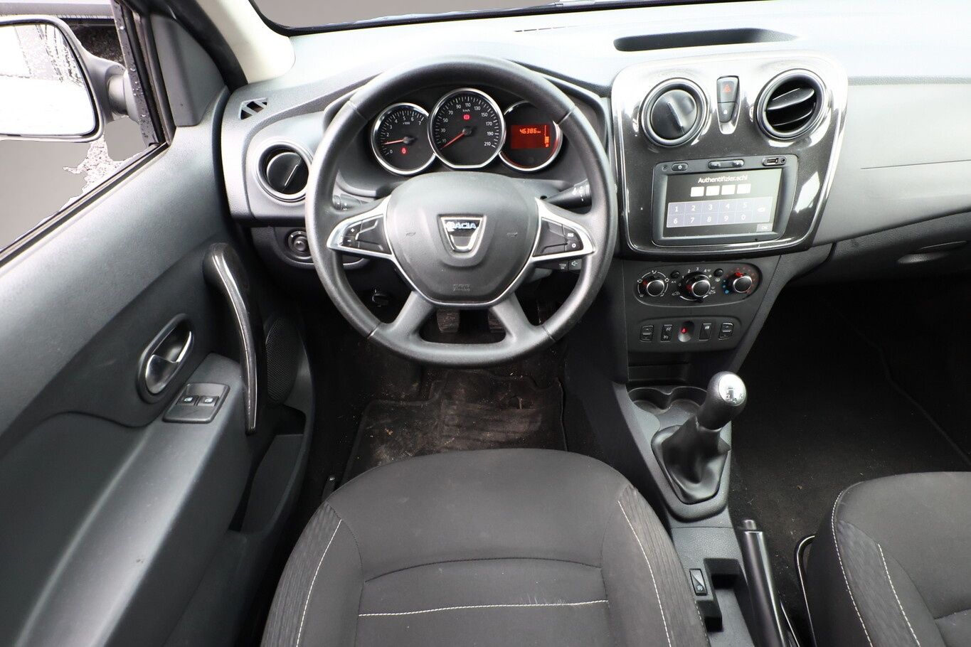 Dacia Logan (04/2020, )