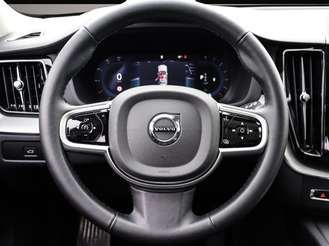 Volvo XC60 (03/2025, Benzin)