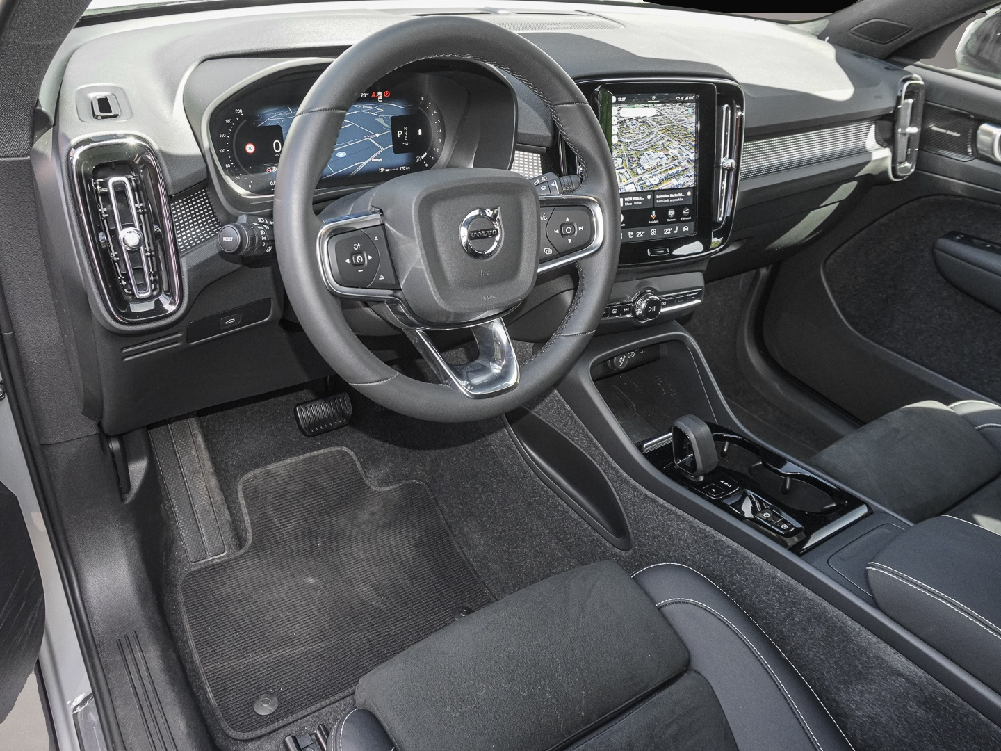 Volvo XC40 (12/2023, Benzin)