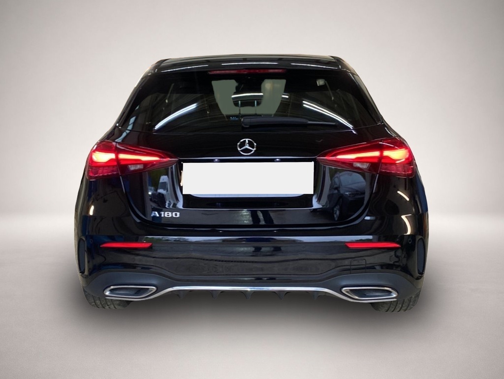 Mercedes-Benz A 180 (06/2025, Benzin)