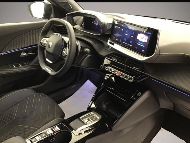 Peugeot 2008 (02/2025, Benzin)