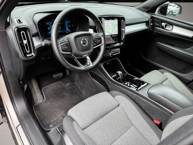 Volvo XC40 (03/2023, Benzin)