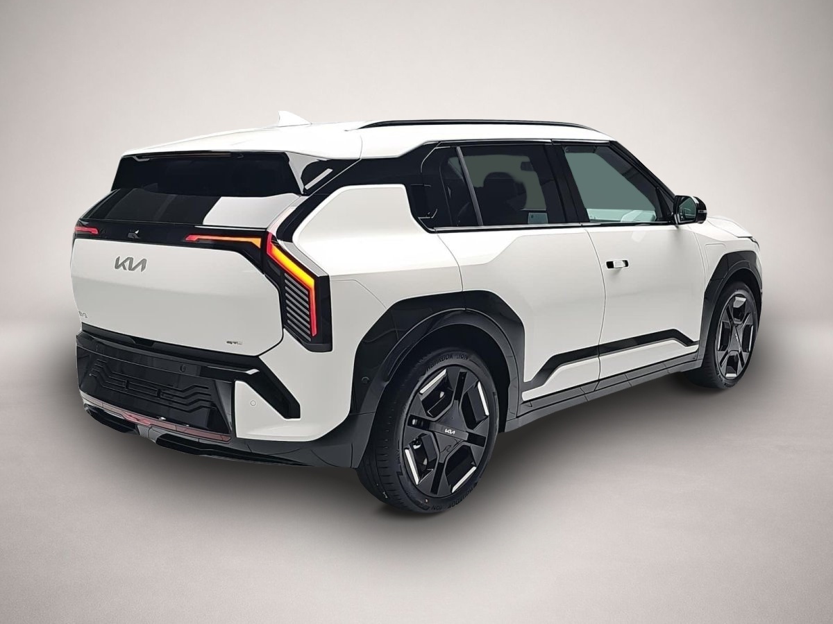 Kia EV3, image 2 of 3