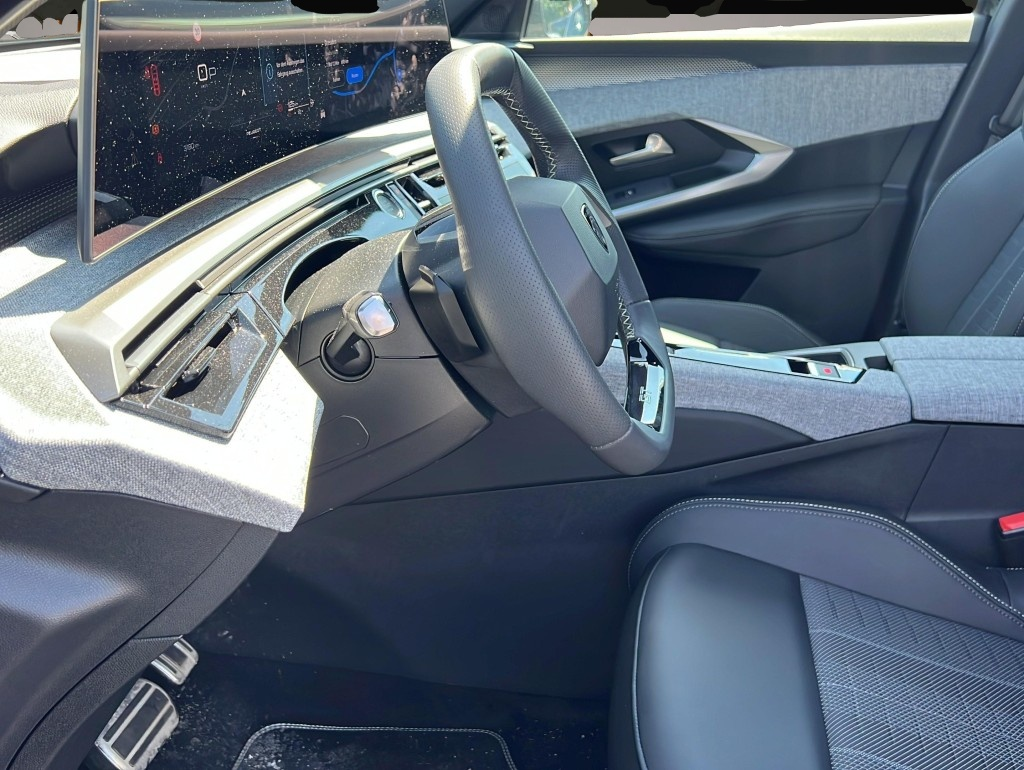 Peugeot 5008 (06/2025, Benzin)