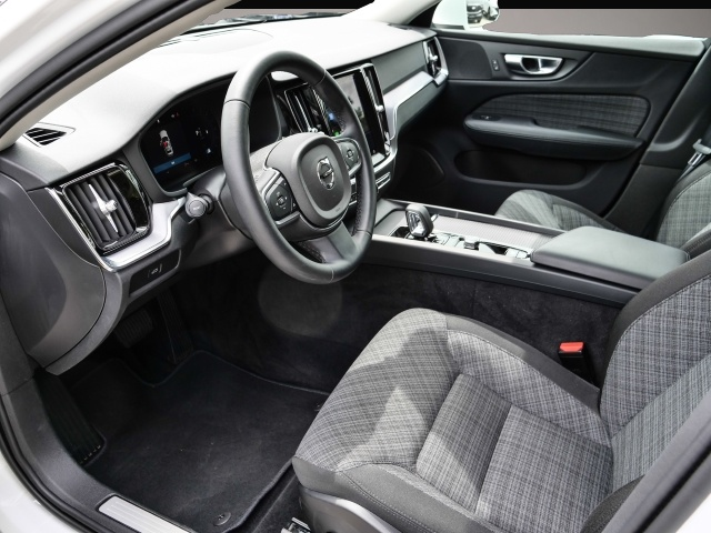 Volvo V60 (05/2024, Benzin)