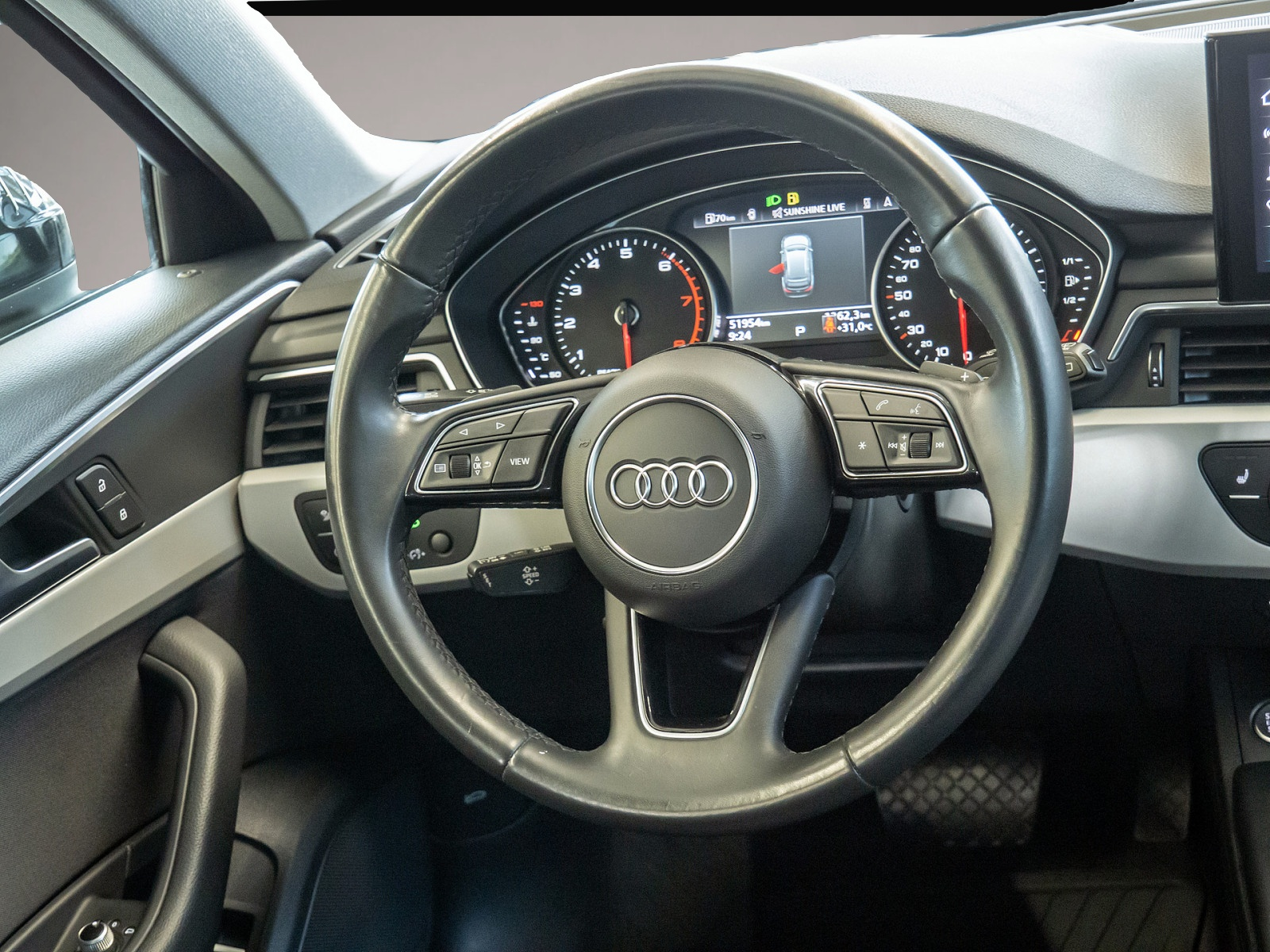Audi A4 (02/2022, Benzin)
