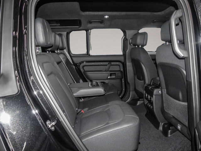 Land-Rover Defender (07/2025, Benzin)