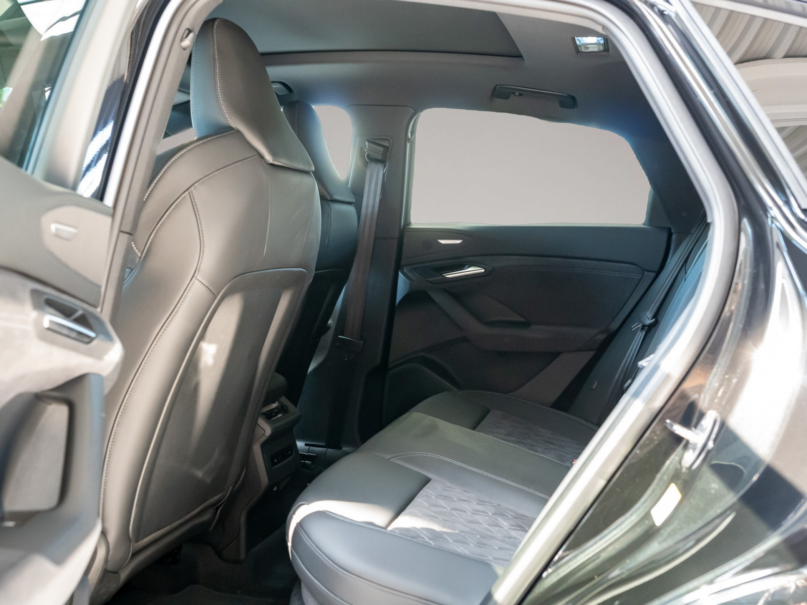 Audi Q6 e-tron (12/2025, ELECTRIC)