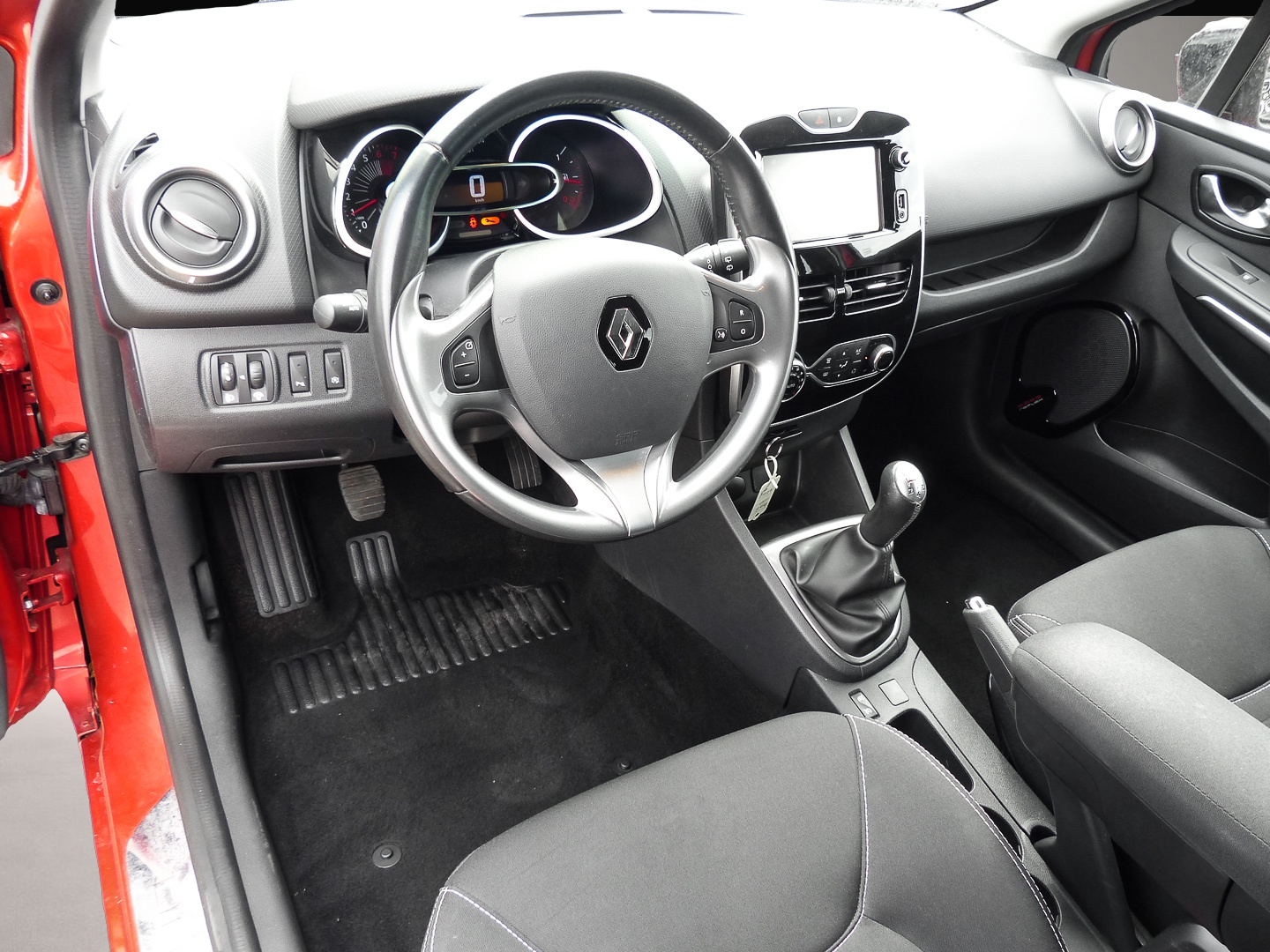 Renault Clio (06/2016, Benzin)