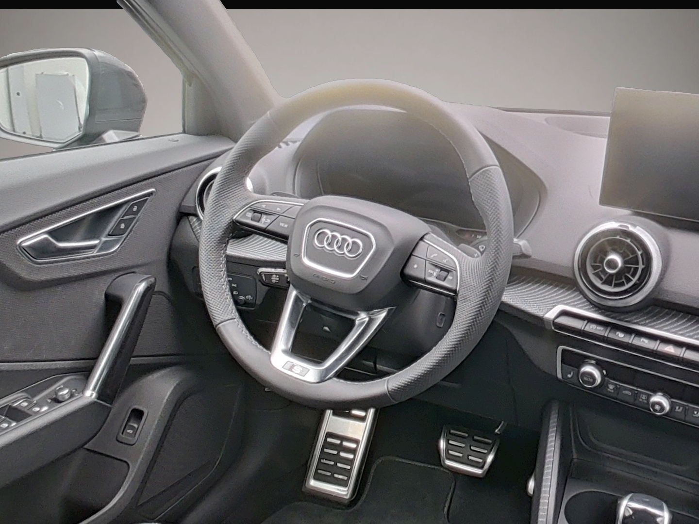 Audi Q2 (02/2025, Benzin)